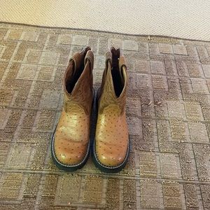 Excellent shape , fat baby ariat boots  asking 40.00  new 110.00.